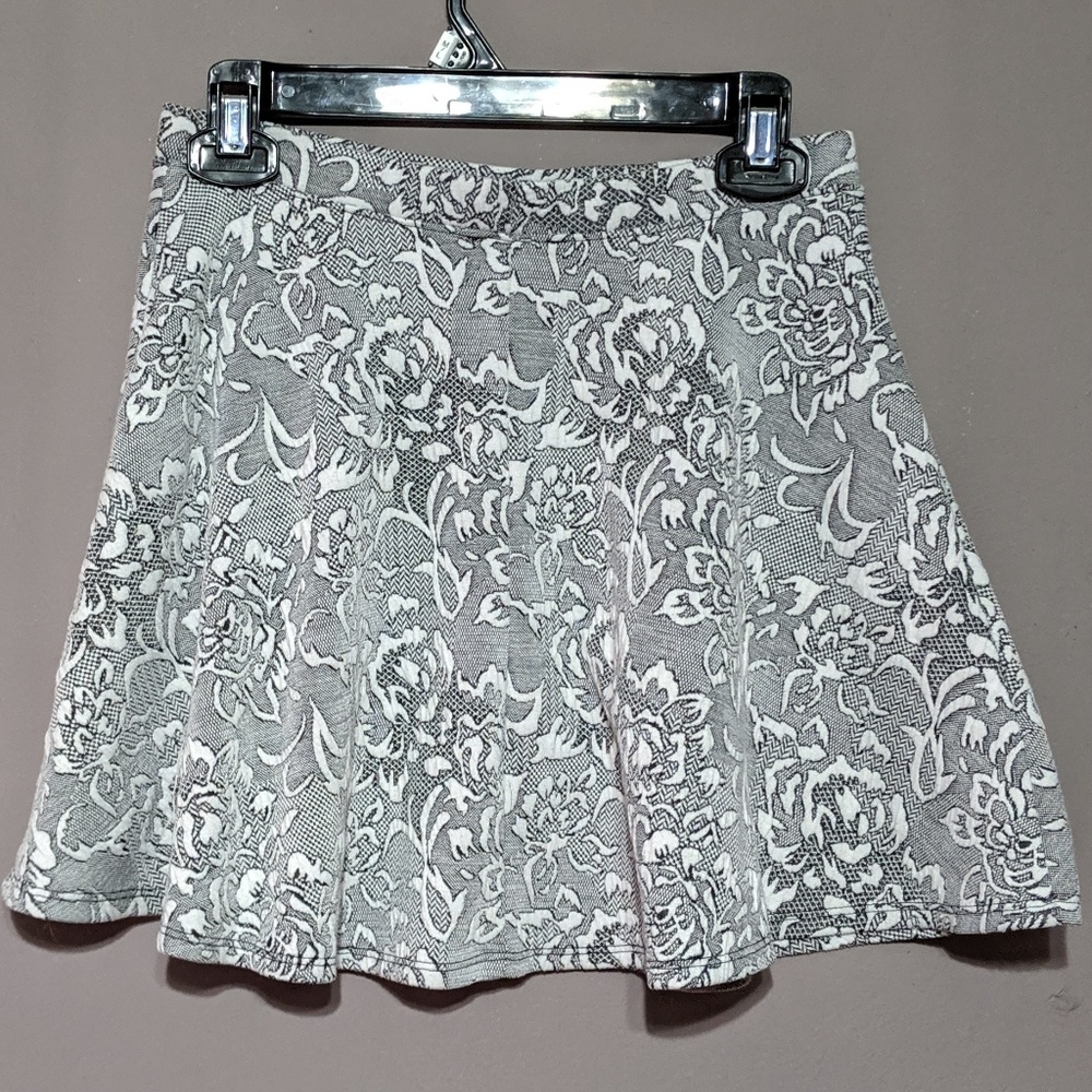 Black and white floral skater skirt Forever 21